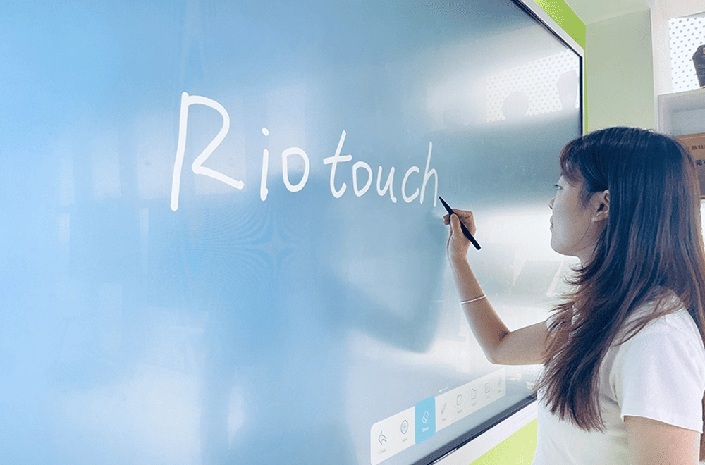 Riotouch-Interactive Flat Panel-T982-Precise and Swift Writing Riotouch Interactive Flat Panel T982 Precise and Swift Writing