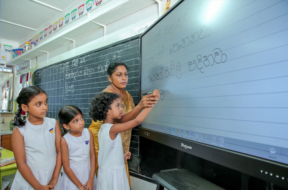 Riotouch-ODM/OEM Solution-Interactive Flat Panel for Education Riotouch ODM/OEM Solution Interactive Flat Panel for Education